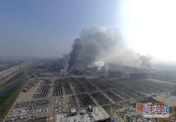 俯瞰天津滨海新区爆炸现场 8月13日从爆炸地点附近的高层拍摄的现场。新华社记者 岳月伟 摄